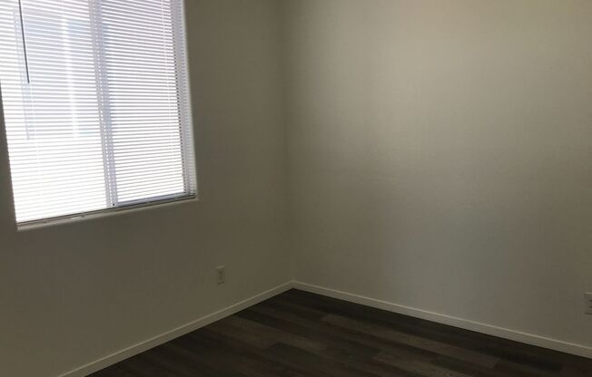 3 bed/3 bath with Loft 2-story home 89115
