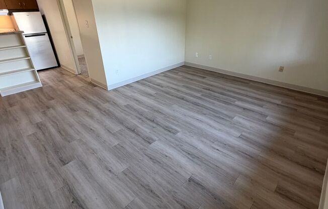 2 beds, 1 bath, $1,350, Unit 24