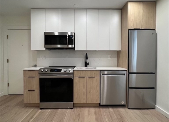 1 bed, 1 bath, 650 sqft, $2,500, Unit 9