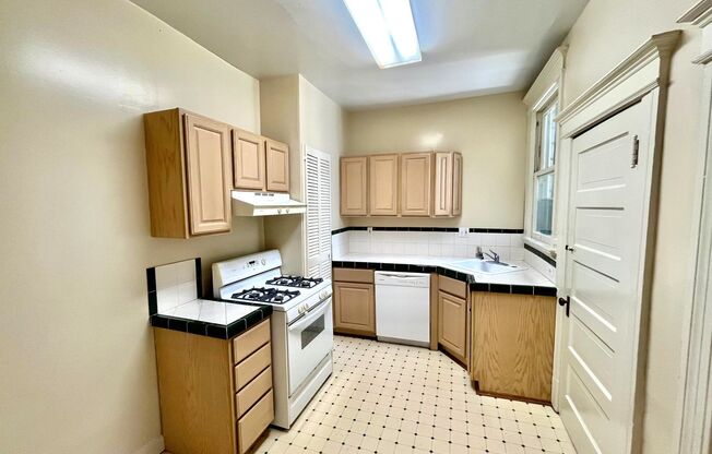 PM0460 - 1369 Sacramento St.