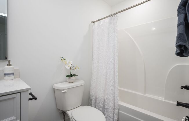 3 beds, 2.5 baths, 1,366 sqft, $1,399, Unit 1337