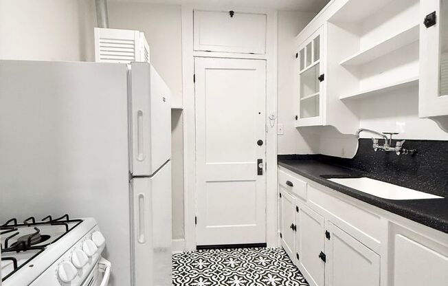 1 bed, 1 bath, $1,095, Unit B2615