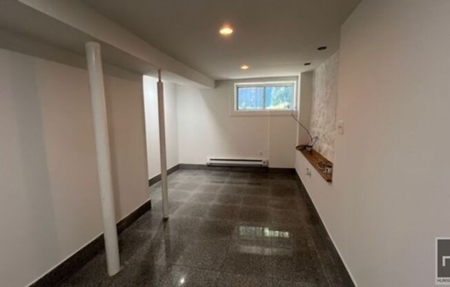 2 beds, 2.5 baths, $4,500, Unit 1R