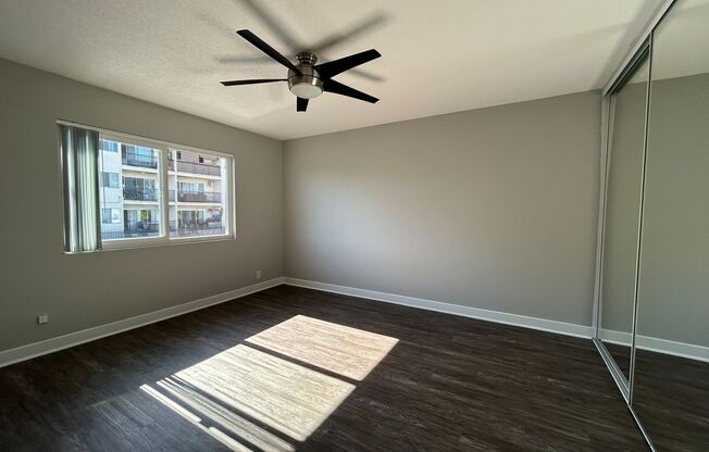 2 beds, 1 bath, 950 sqft, $2,795, Unit 4720-27