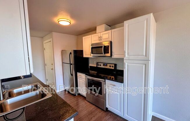 1132 SCOTT AVE