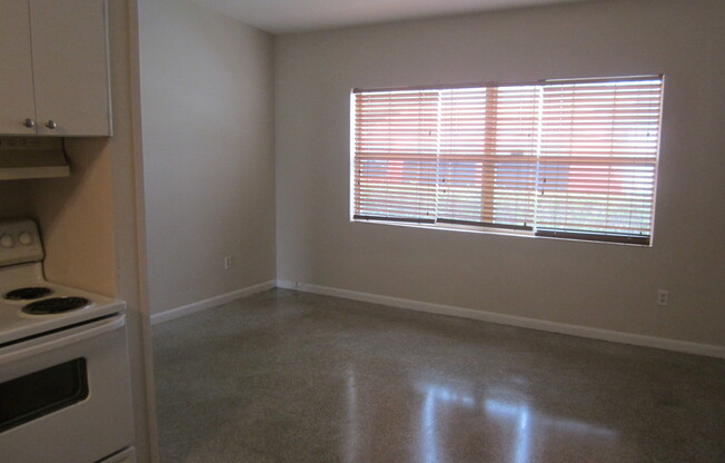 2 Bedroom 1 Bath Duplex available for Rent now in Winter Park!