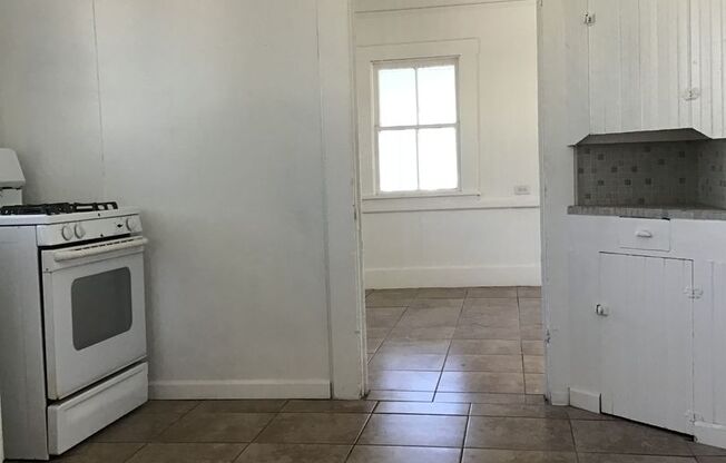 2 beds, 1 bath, $1,600