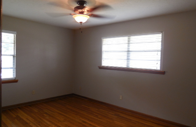 3 beds, 1.5 baths, $1,300