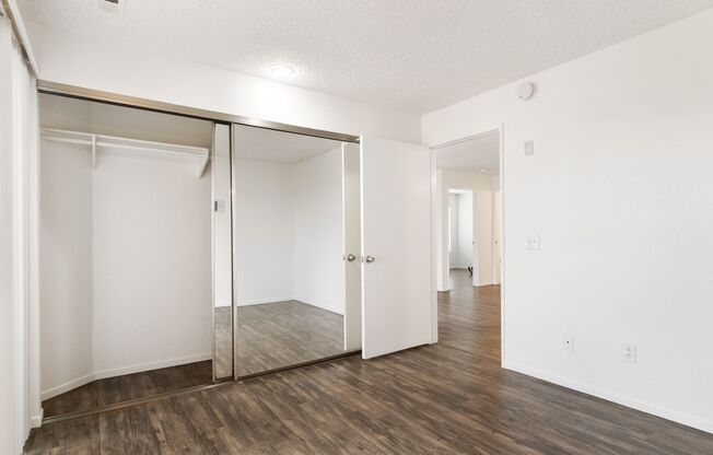 1 MONTH FREE ~ Spacious 2BR in Ocean Beach w/ Parking