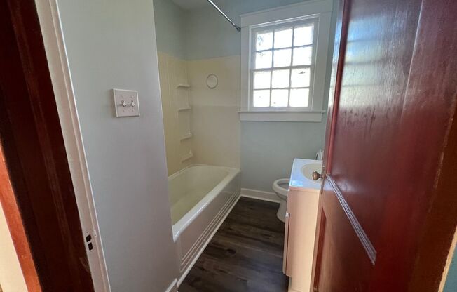 2 beds, 1 bath, $1,300