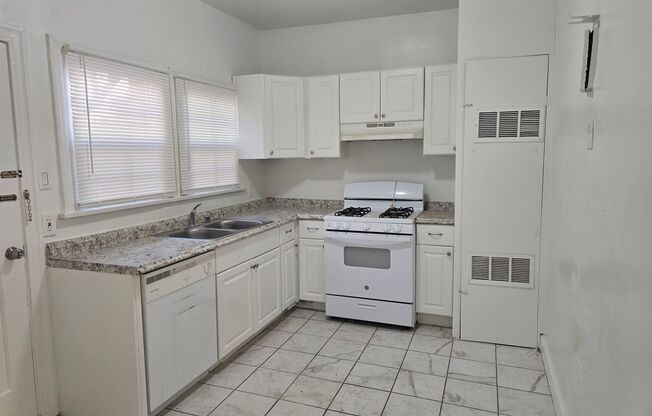 1 bed, 1 bath, $1,900, Unit 1317