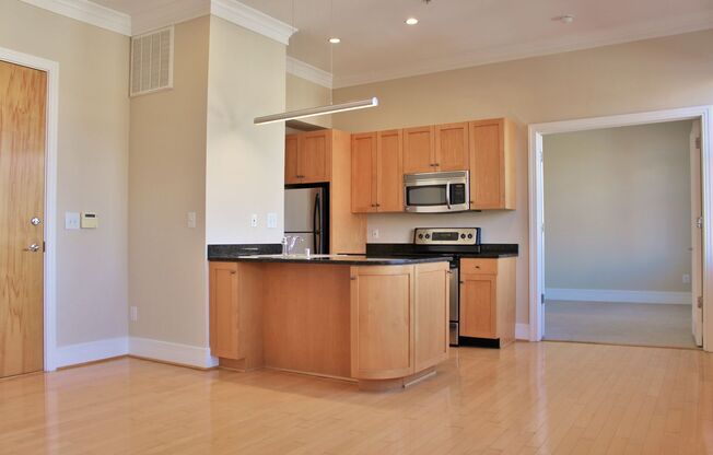 2 beds, 2 baths, 820 sqft, $4,050, Unit 312