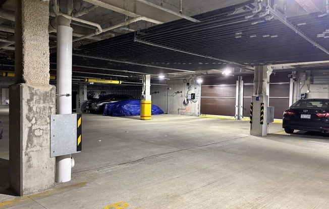 2 beds, 2 baths, 1,024 sqft, $4,000, Unit 725