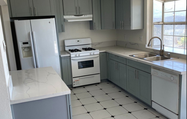 4 beds, 2.5 baths, $4,950