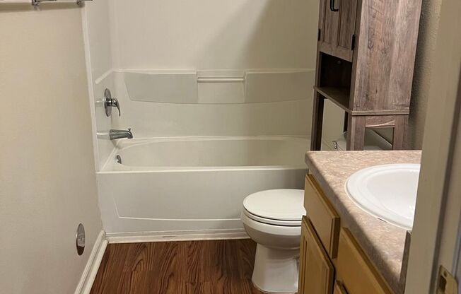 1 bed, 1 bath, $750, Unit # 511