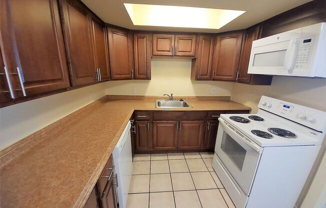 2 beds, 1 bath, $1,295