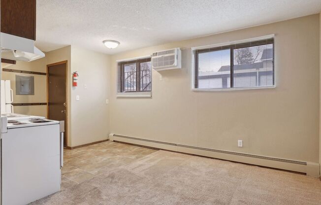 Studio, 1 bath, $799, Unit 1443 Park Street