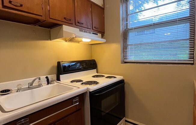 Studio, 1 bath, 314 sqft, $830, Unit 7