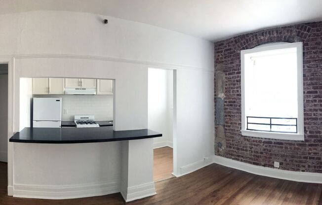 Studio, 1 bath, 377 sqft, $1,650, Unit 212