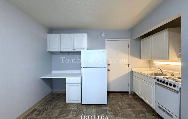 $500 OFF OF RENT! - Updated 1 Bedroom in Portland’s Nob Hill Neighborhood