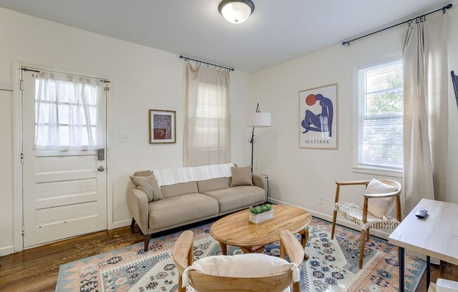 Charming 2 Bedroom with Fenced Yard & Parking Near Old Market!