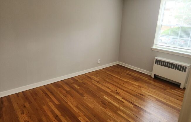 2 beds, 1 bath, 897 sqft, $2,335, Unit A-17