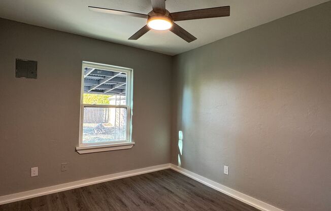 3 beds, 1 bath, $1,300