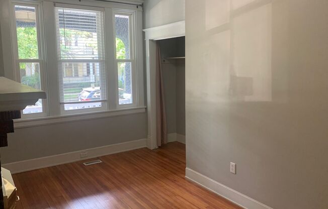 2 beds, 1 bath, 1,000 sqft, $1,650