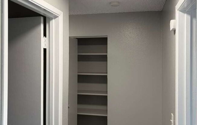 2 beds, 1 bath, 867 sqft, $1,250, Unit 601 F205