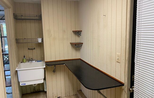 Affordable Efficiency Unit Available! Great Location Adjacent to College Park!
