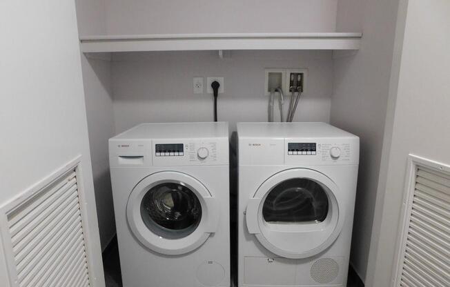 1 bed, 1 bath, 746 sqft, $5,200, Unit 4L