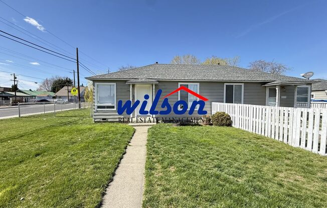 1418 - 1420 Queen Ave