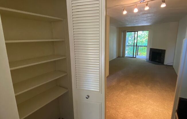 2 beds, 1.5 baths, 940 sqft, $1,607, Unit 0149