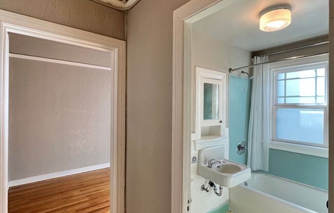 1 bed, 1 bath, $1,395, Unit 103