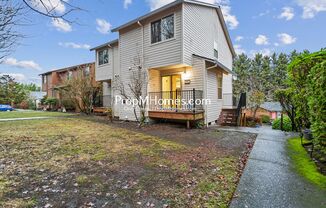 Charming Hillsdale/Multnomah Village Living with Parkside Convenience! New Photos!!