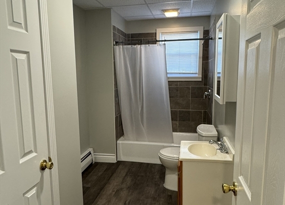 1 bed, 1 bath, 587 sqft, $1,400, Unit 1W