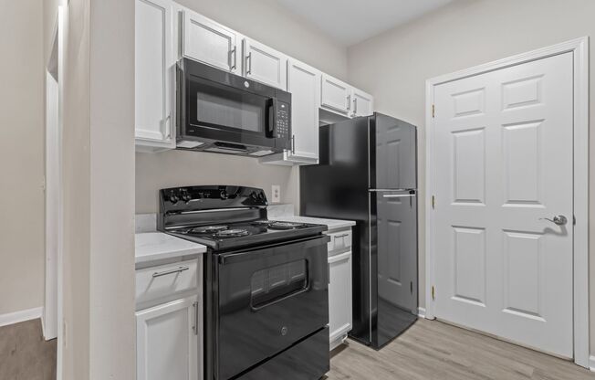 3 beds, 2 baths, 1,450 sqft, $1,660, Unit 215