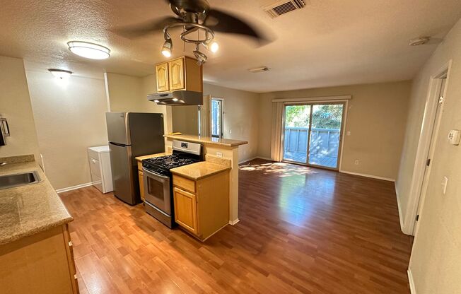 1 Bed 1 Bath W/ Garage In Pittsburg