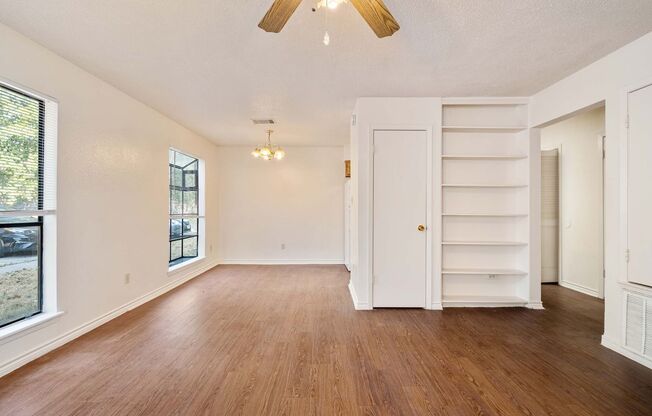 Charming 2-Story Townhouse Apartment in Lockhart