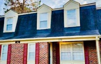 Cozy 3 Bedroom 1.5 Bathroom Townhouse located in the Denbigh-Warwick area of Newport News, VA!