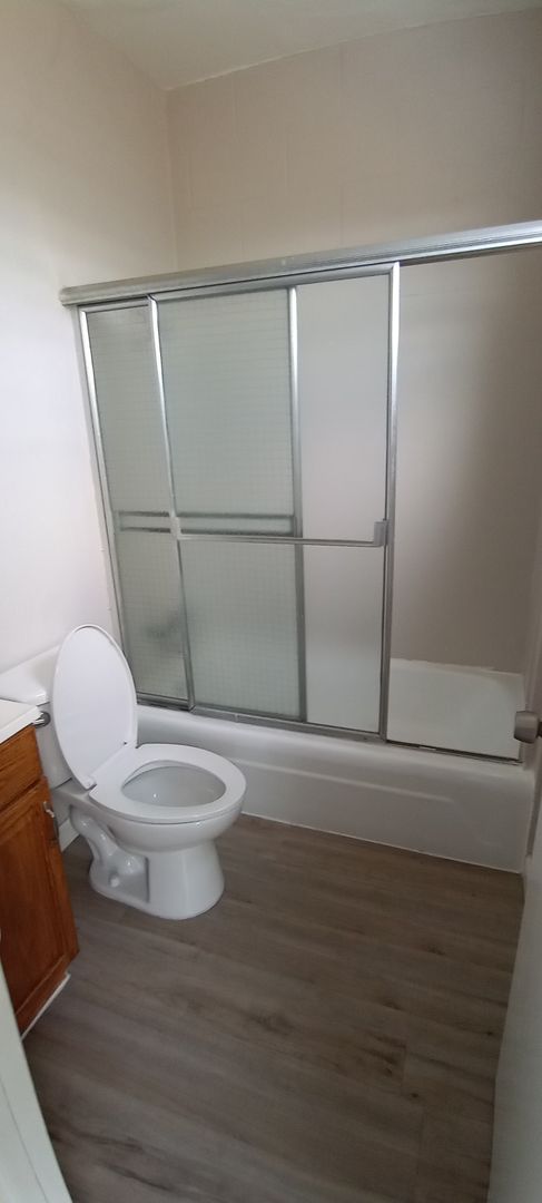 Studio, 1 bath, 204 sqft, $1,250, Unit 24