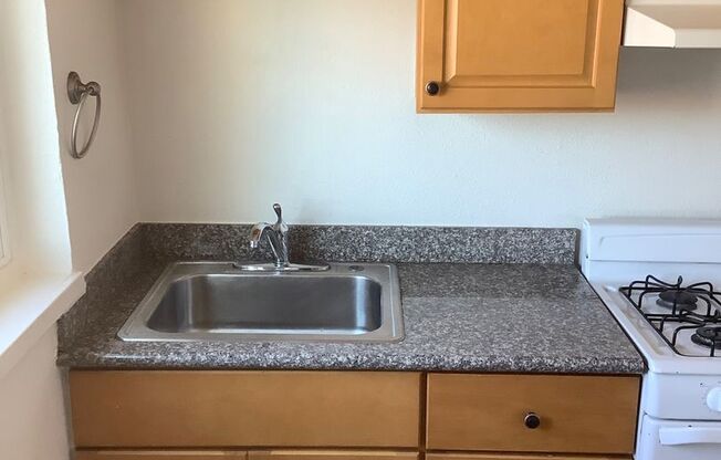 (267): 1637 Truman St (Apts A-B)