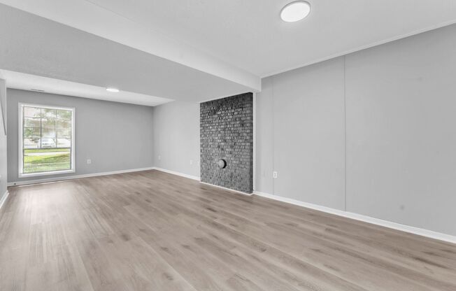 2 beds, 1.5 baths, 1,600 sqft, $1,295