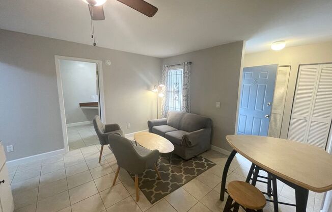 2 beds, 1 bath, $1,100, Unit # 25