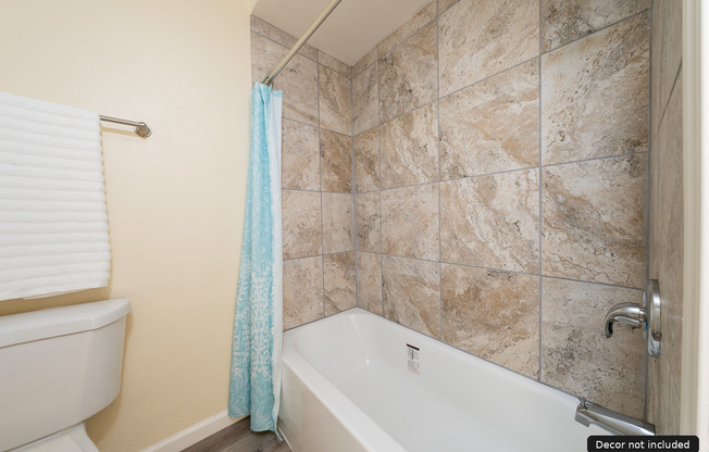 1 bed, 1 bath, 900 sqft, $2,100, Unit 7025-7B
