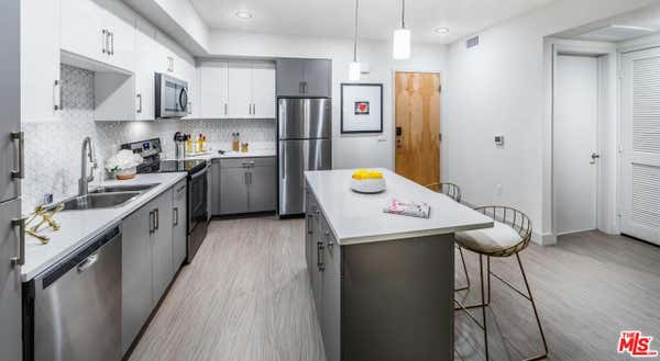 1 bed, 1 bath, 693 sqft, $2,664, Unit 1200