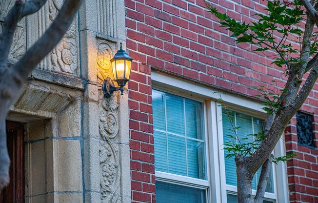 Marianne Apartments | Lower Queen Anne Living Near Seattle Center | 1 Month Free!