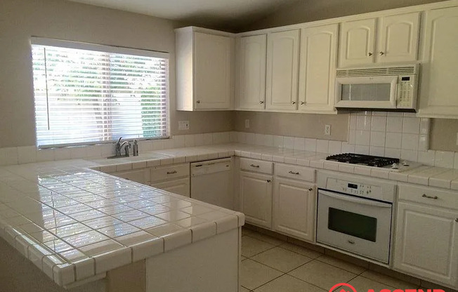 Spacious 3-Bedroom, 2-Bath Home with Fireplace!