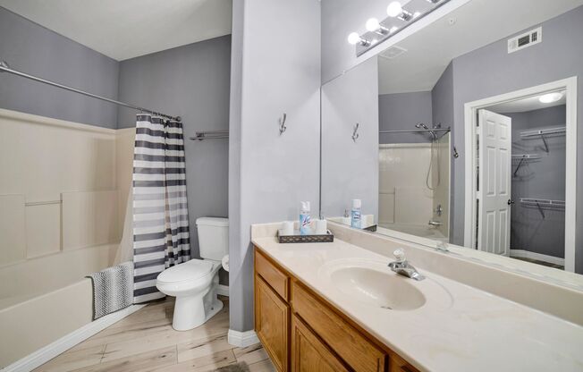 NEWLY RENOVATED AND FULLY FURNISHED CONDO IN LAS VEGAS