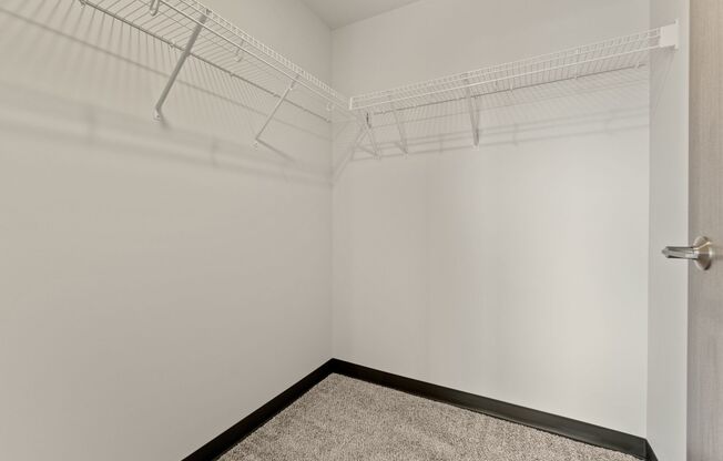 2 beds, 1 bath, 908 sqft, $1,325, Unit #301